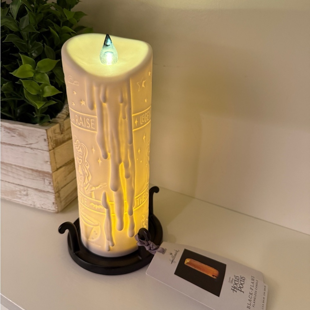 Hallmark Disney Hocus Pocus Black-Flame Flameless Candle NEW with Tags